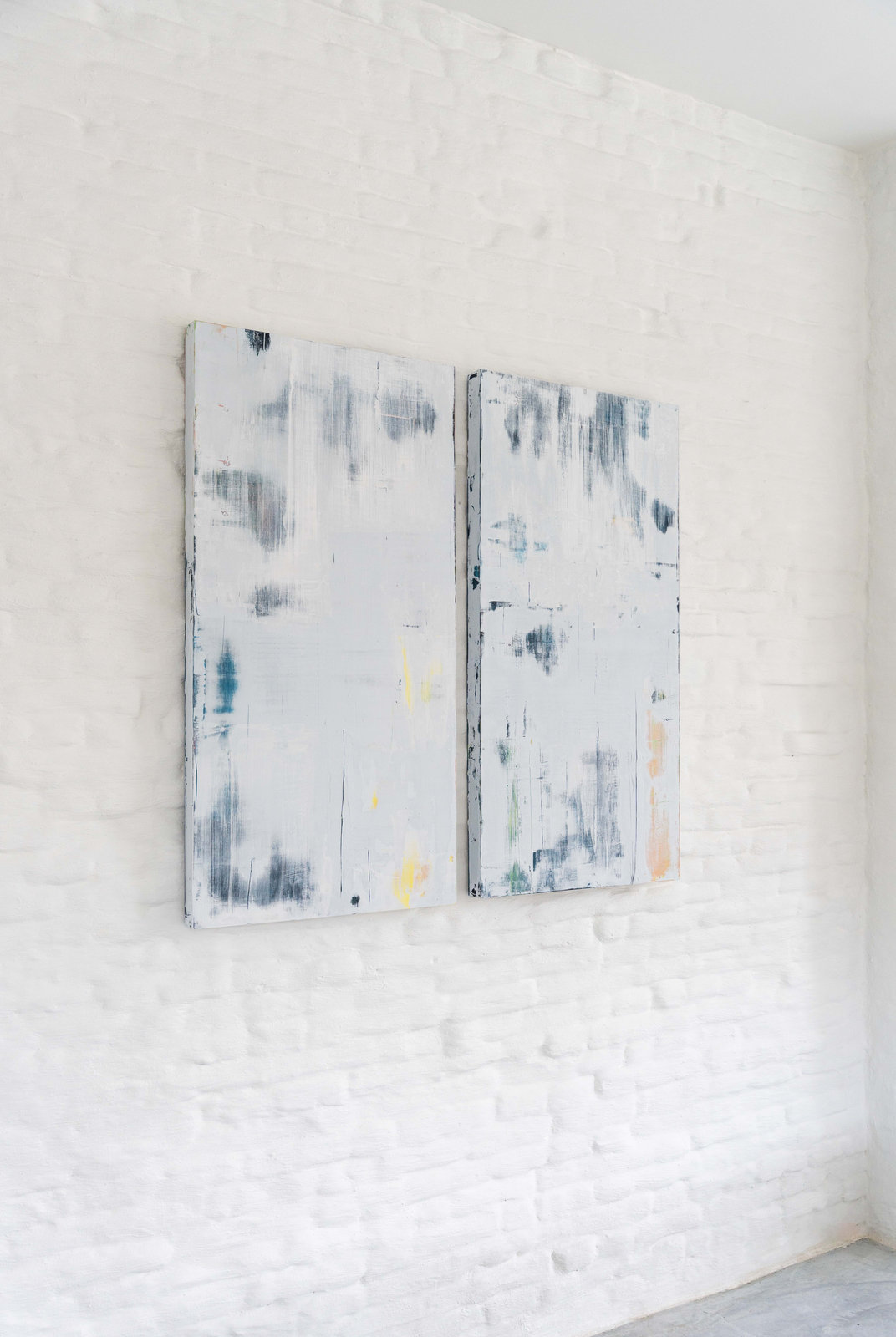 Onzichtbaar Zichtbaar I, schilderij van Alanis Blondeel, 61 × 121 × 5.3 cm: tweeluik